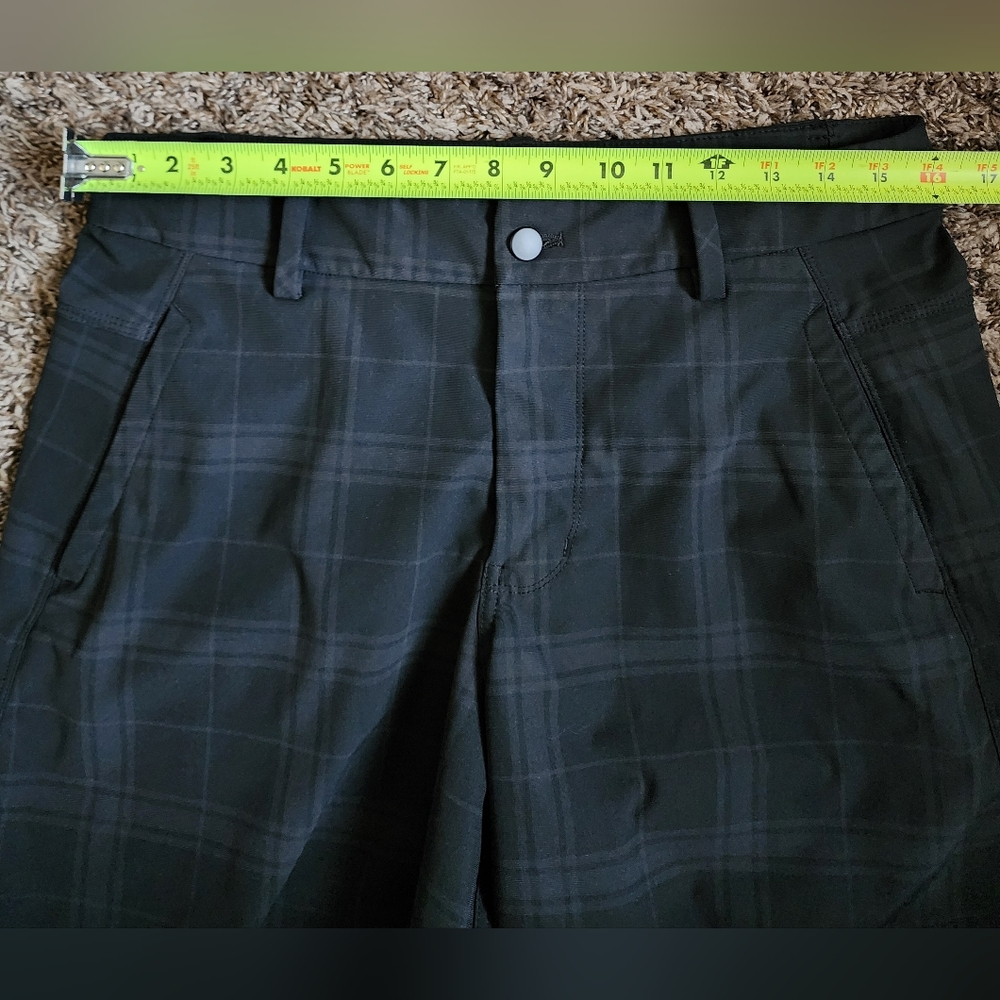 Lululemon Black/Grey Plaid ABC Chino Shorts Men's 32 - Picture 5 of 7